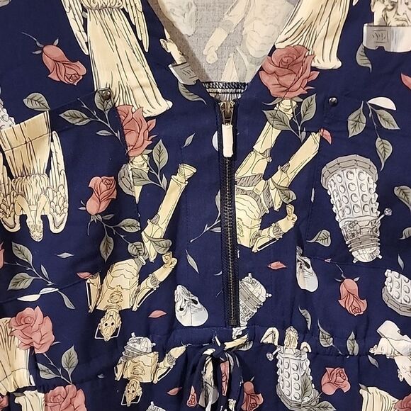 BBC DOCTOR WHO SIZE 00 Navy Blue Printed Women's Top PERFECT CONDITION - Picture 3 of 6